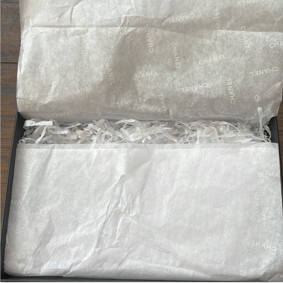 Authentic Chanel Box with Note Card - Picture 4 of 6